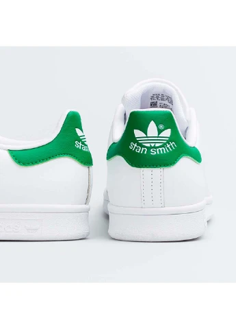 Белые всесезонные кроссовки adidas