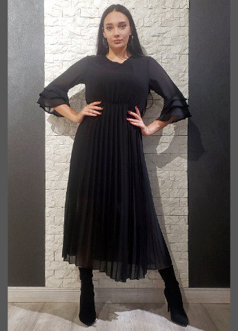 Черное кэжуал платье плиссированное di classe однотонное