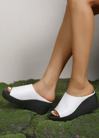 Белые шлепанцы SHEIN