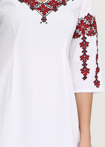 Белое кэжуал платье УкрМода с орнаментом