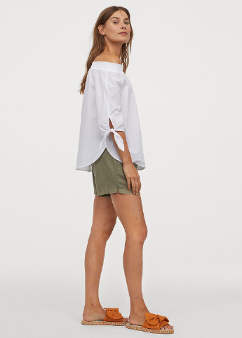 Белая блузка с открытыми плечами H&M