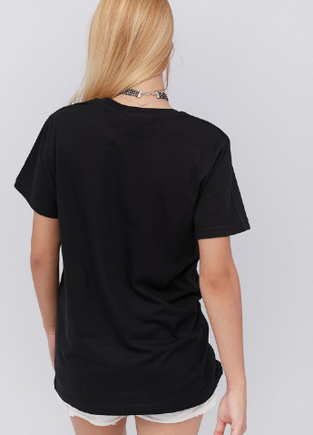 Черная летняя футболка YAPPI