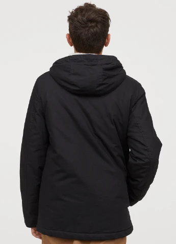 Черная зимняя куртка H&M