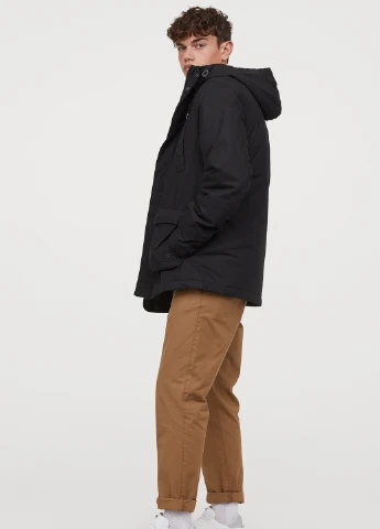 Черная зимняя куртка H&M