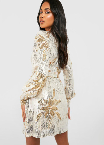 Золотистое вечернее платье на запах Boohoo с цветочным принтом