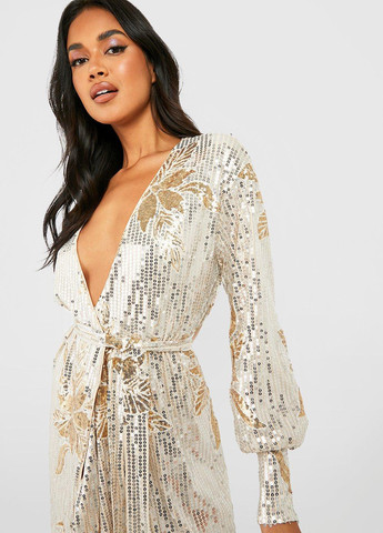 Золотистое вечернее платье на запах Boohoo с цветочным принтом