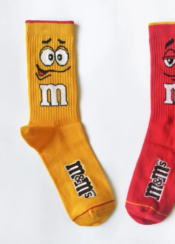 Подарунковий жіночий набір. Футболка жовта з принтом "M&M's", шкарпетки з принтом "M&M's" Maybel - (252657879)