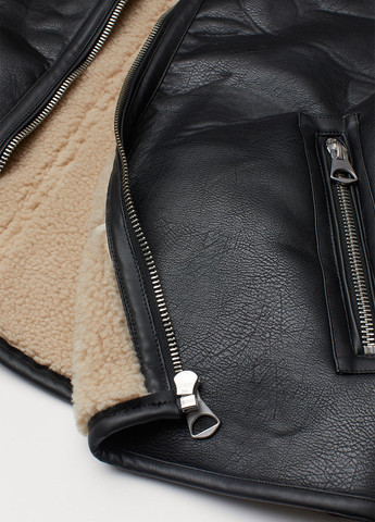 Черная демисезонная куртка зі штучної шкіри H&M