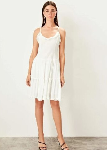 Білий кежуал сукня з відкритою спиною, кльош Trendyol однотонна