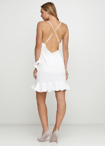 Белое коктейльное платье с открытой спиной Missguided однотонное
