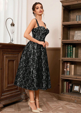 Черное вечернее платье клеш SHEIN с абстрактным узором