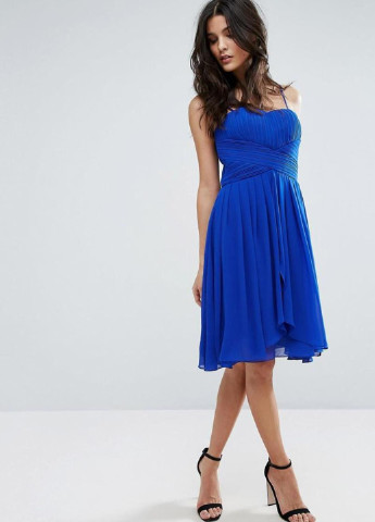 Синя коктейльна плаття, сукня плісована, з відкритими плечима, кльош Y.A.S. однотонна