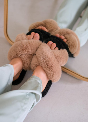 Бежевые тапочки Family Story с мехом