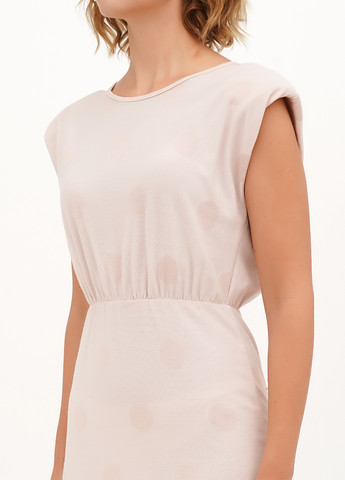 Пудровое кэжуал платье футляр Joie Clair в горошек