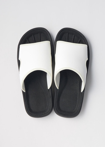 Шльопанці Uniqlo (298419275)