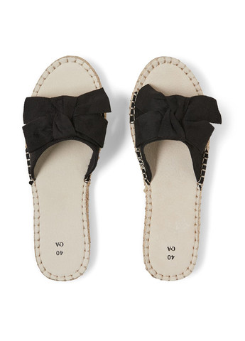 Черные шлепанцы C&A на плетеной подошве