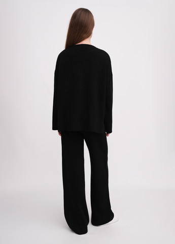 Черный демисезонный свитер EQUILIBRI