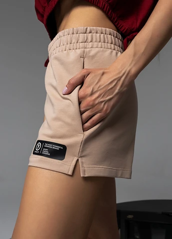 Короткі шорти з кишенями та поясом на резинці TOTALFIT (296100457)