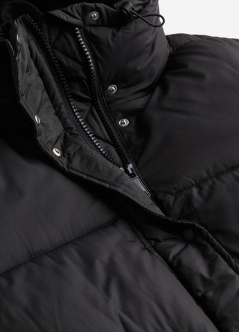 Чорна зимня куртка H&M