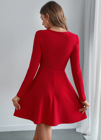 Червона коктейльна сукня силуетна, з спідницею-сонце SHEIN однотонна