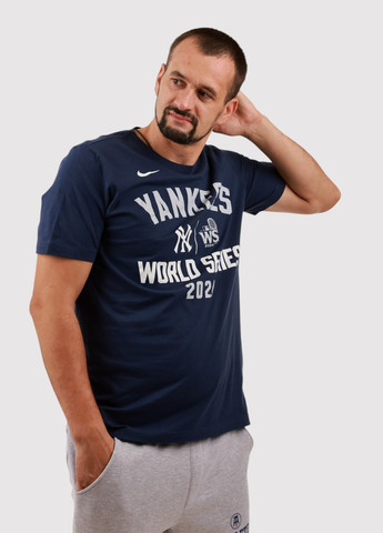 Темно-синя футболка Nike