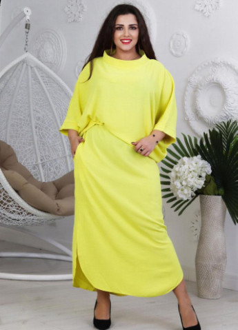 Жіночий костюм з довгої спідниці та вільної кофти жовтого кольору р.50/52 357703 New Trend (255411754)