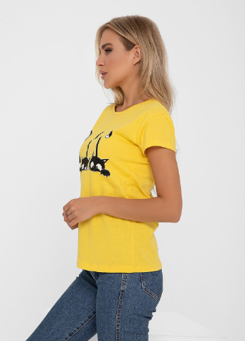 Желтая летняя футболки Magnet