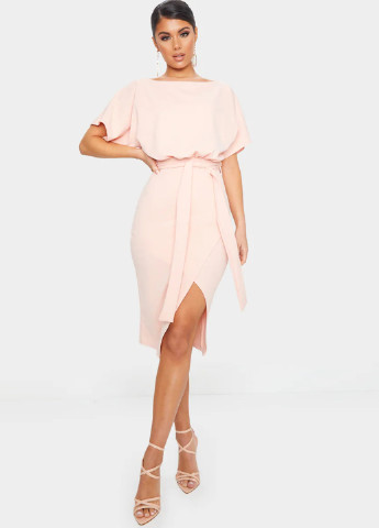 Светло-розовое коктейльное платье на запах, футляр PrettyLittleThing однотонное