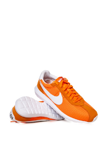 Оранжевые всесезонные кроссовки Nike