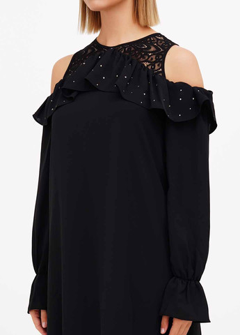 Черное кэжуал платье а-силуэт, с открытыми плечами Sassofono однотонное