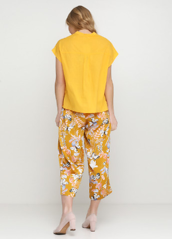 Костюм (блуза, капри) Minus брючный цветочный жёлтый кэжуал