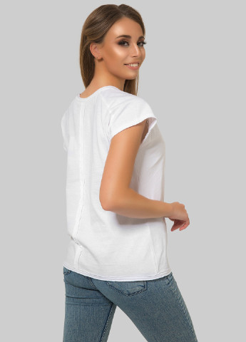 Белая летняя футболка Azuri
