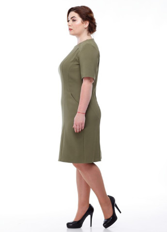 Оливковое деловое платье с коротким рукавом Origa однотонное