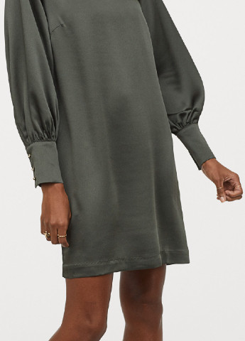 Оливковое (хаки) коктейльное атласное платье H&M однотонное