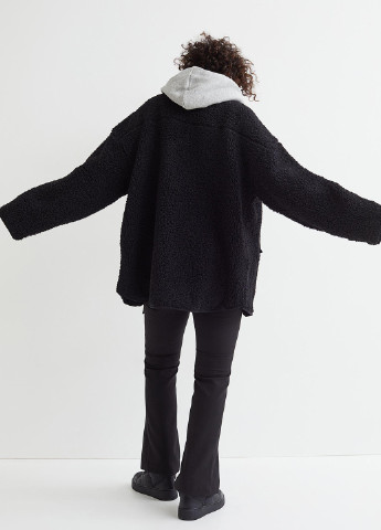 Черная демисезонная куртка H&M