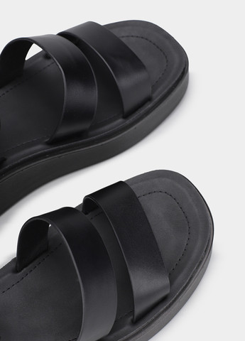 Черные босоножки Braska с ремешком