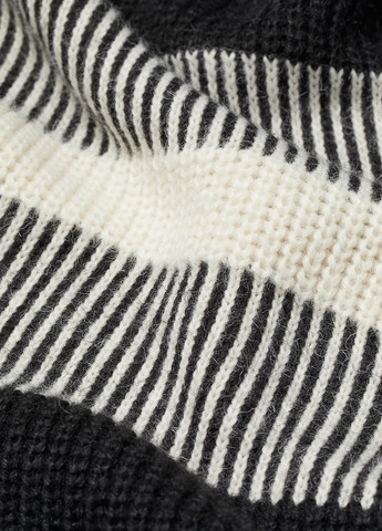 Черно-белый зимний свитер H&M