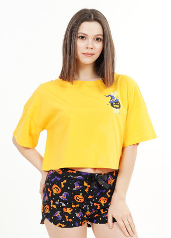 Желтая всесезон комплект (футболка, шорты) футболка + шорты Vienetta