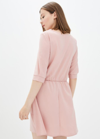 Розовое кэжуал яркое легкое платье со спущенными плечами и резинкой по талии addison Podium однотонное