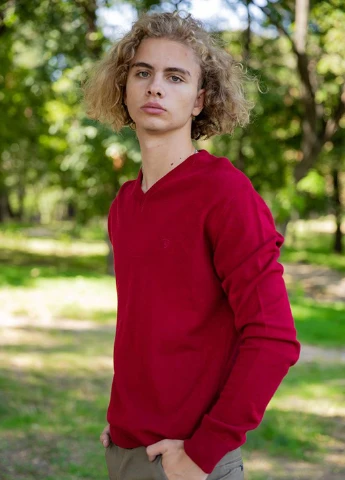 Красный демисезонный свитерп пуловер Ager