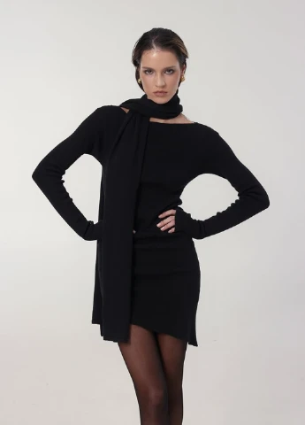 Чорна кежуал комплект (платье, шарф) KNITLAB однотонна