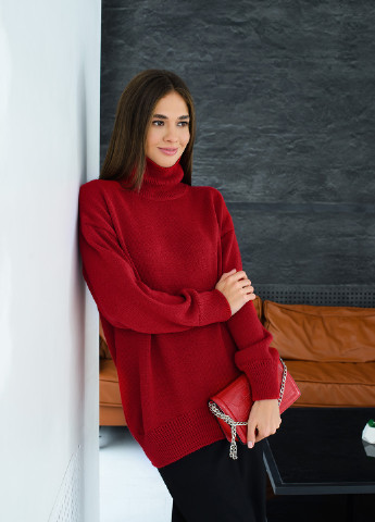 Красный свитер оверсайз с высоким воротником-стойка. SVTR