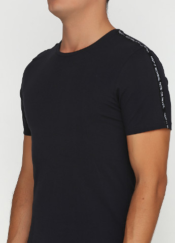 Чорна футболка з коротким рукавом Casual Friday