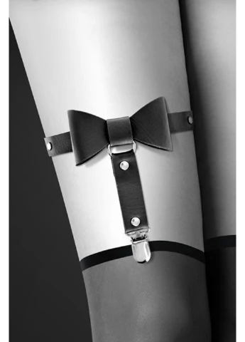 Гартер на ногу - WITH BOW Black, сексуальная подвязка с бантиком, экокожа Bijoux Pour Toi (255247583)