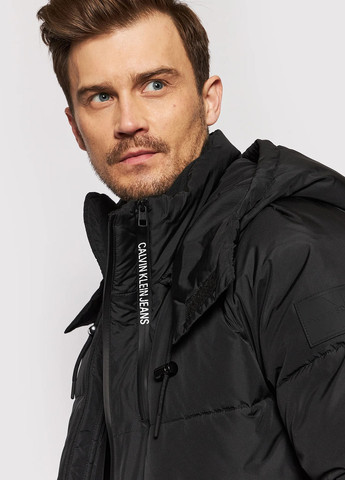 Черная зимняя куртка Calvin Klein
