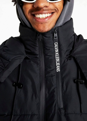 Черная зимняя куртка Calvin Klein