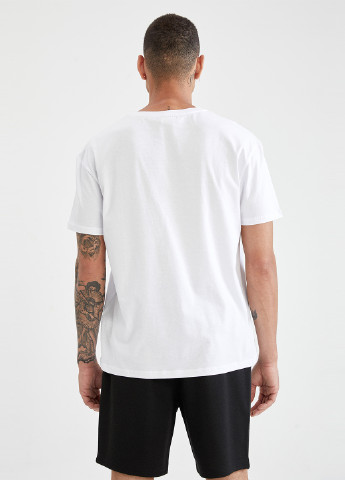 Чорно-біла футболка DeFacto