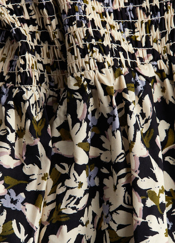 Черно-белое кэжуал платье с открытыми плечами H&M с цветочным принтом