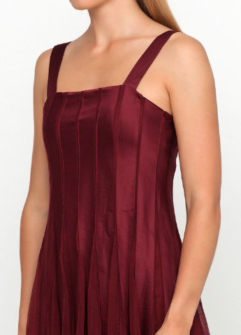 Бордовое кэжуал платье клеш Sara Kelly однотонное