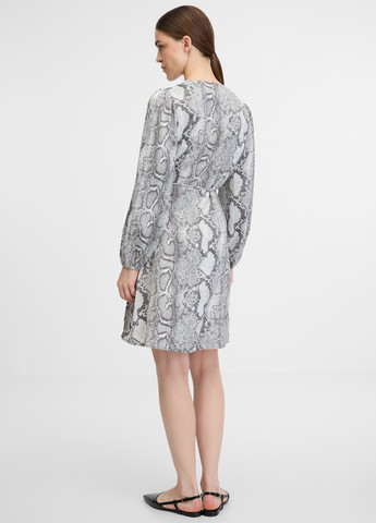 Черно-белое кэжуал платье а-силуэт, на запах Orsay змеиный